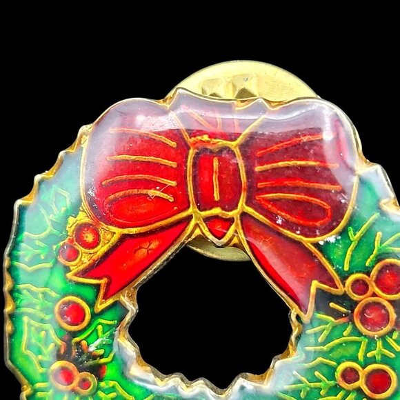 Vintage Holiday Glossy Enamel Christmas Wreath Pin Brooch Red Bow Green Gold 1" - Picture 2 of 4